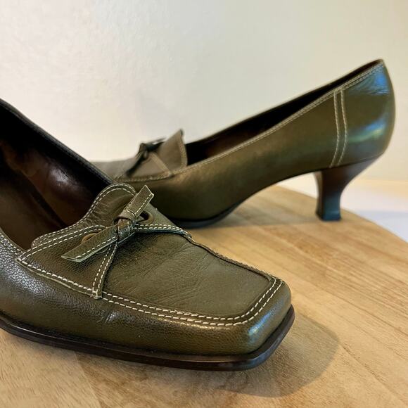 90s Green Leather Square Toe Bow Tie Heeled Loafer Size 8 Made in Brazil - Picture 1 of 13